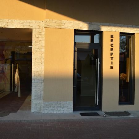 Hotel Nova Buzău Esterno foto