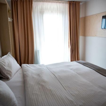 Hotel Nova Buzău Esterno foto