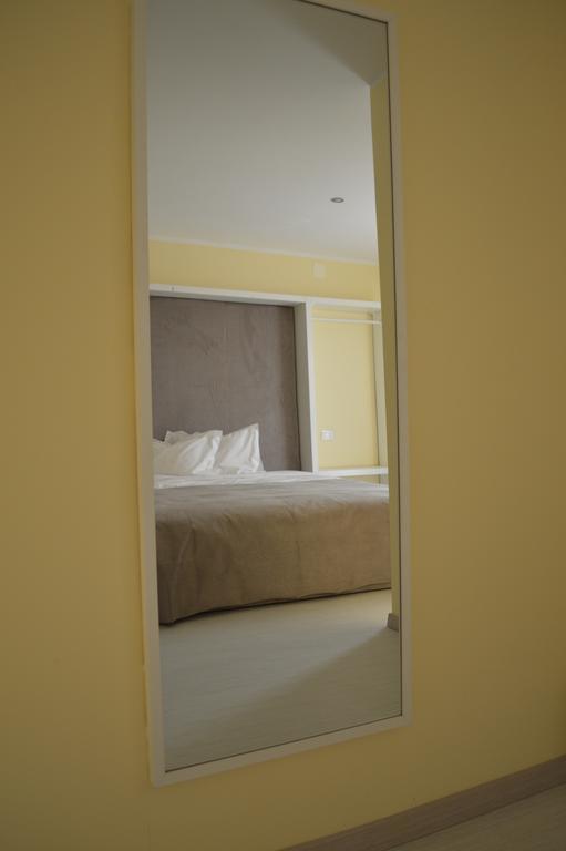 Hotel Nova Buzău Esterno foto