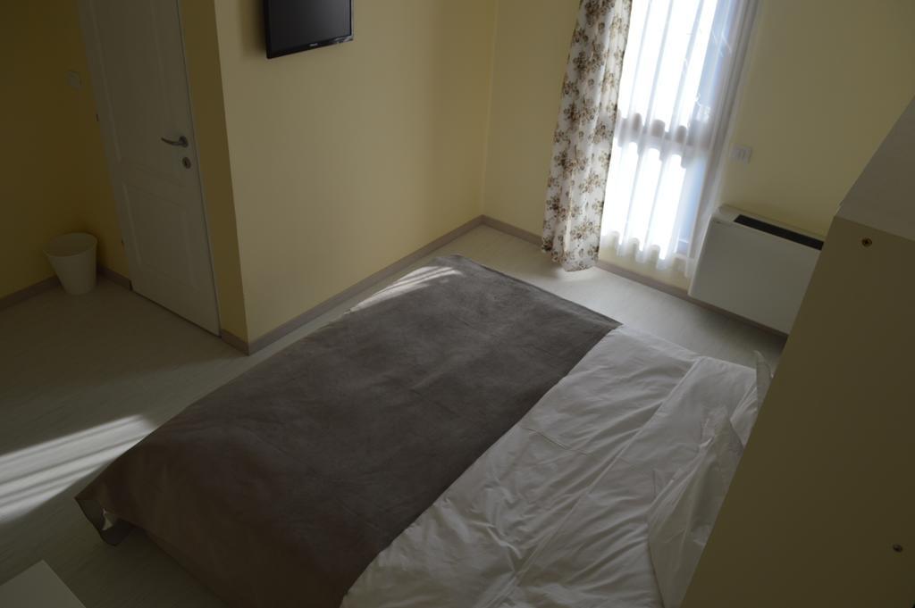 Hotel Nova Buzău Esterno foto