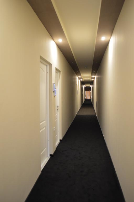 Hotel Nova Buzău Esterno foto