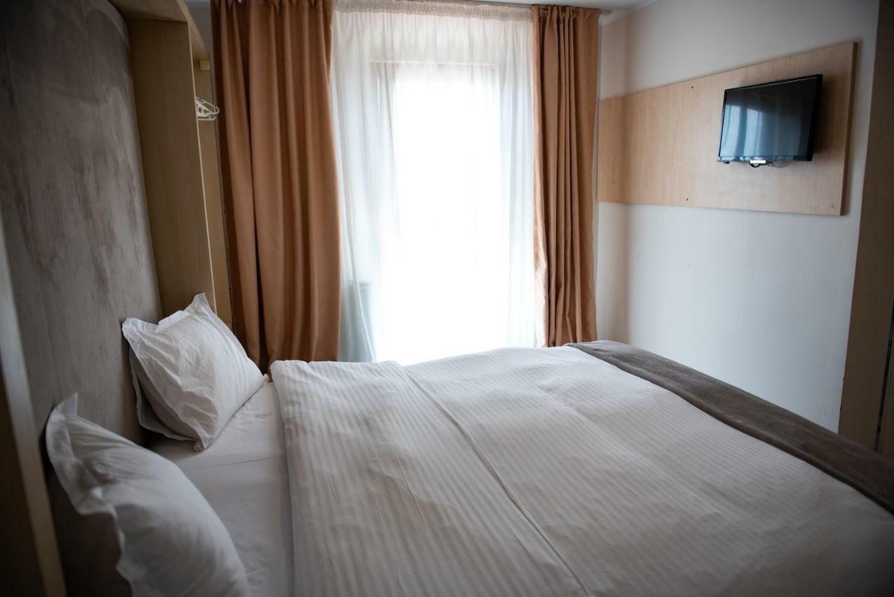 Hotel Nova Buzău Esterno foto